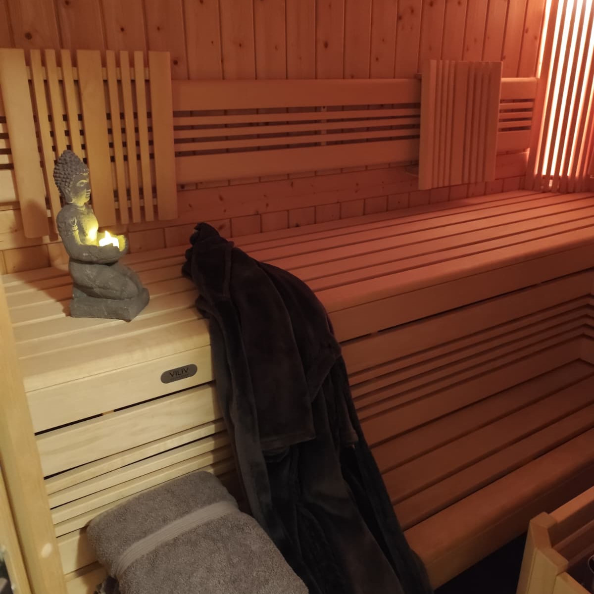 Innenraum der Sauna im Haus
