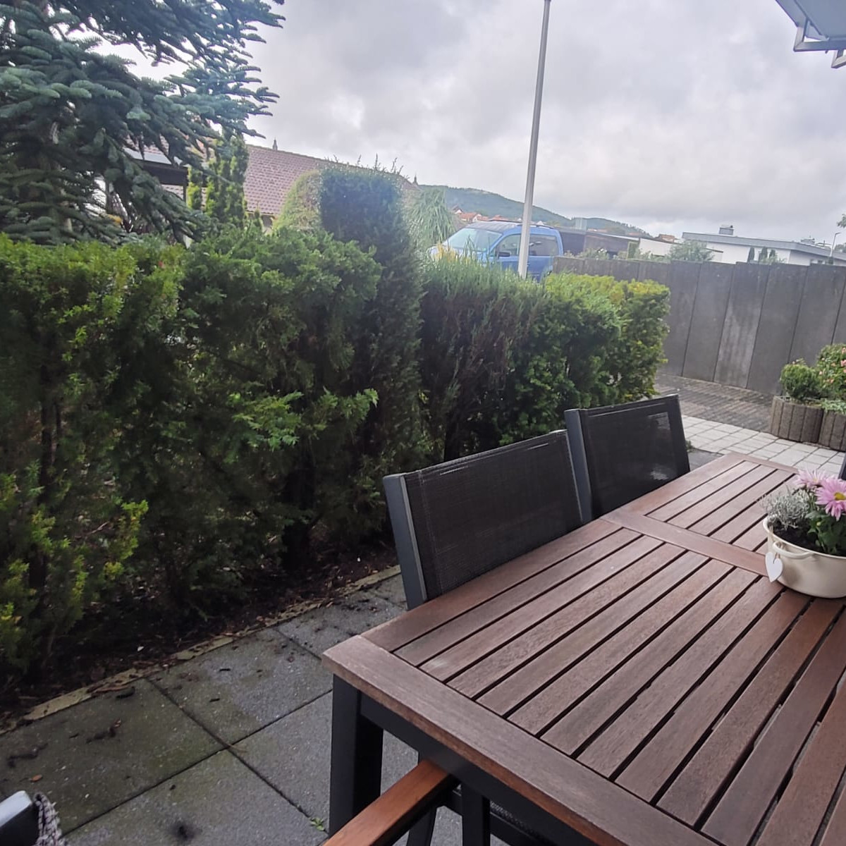 Sicht ausgehend von der Sitzecke auf der Terrasse