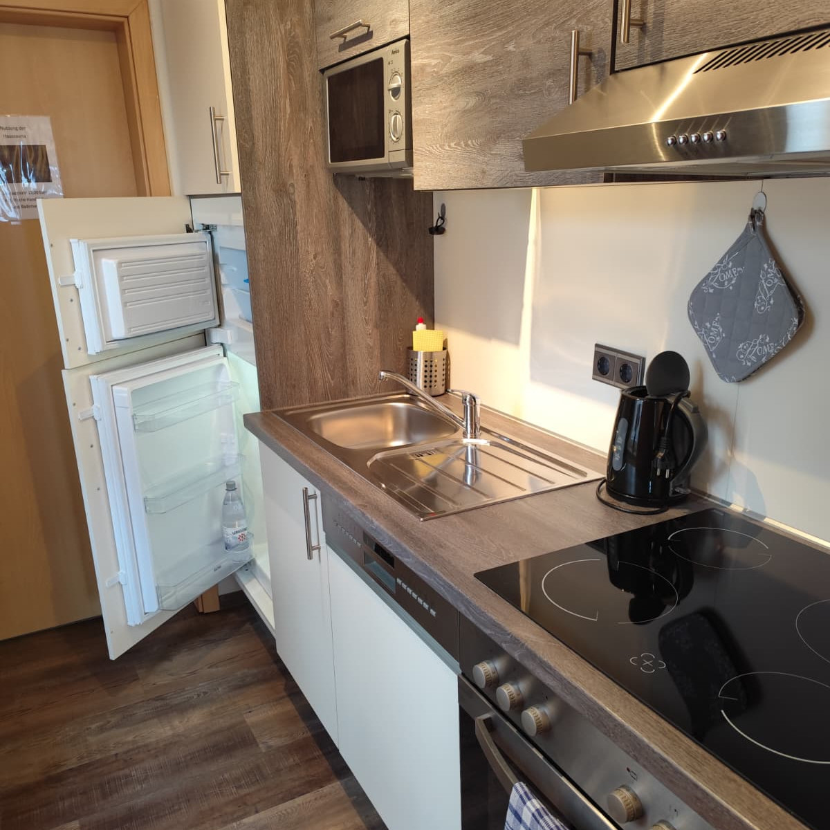 Seitenansicht auf die Küche